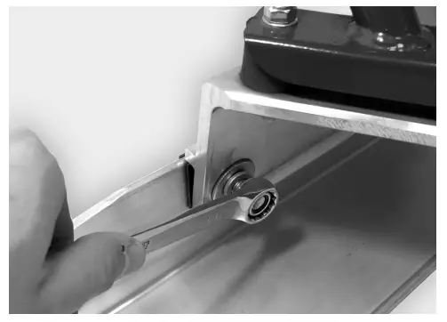 MARSHALLTOWN-SW100H-Shockwave-Power-Screed-6