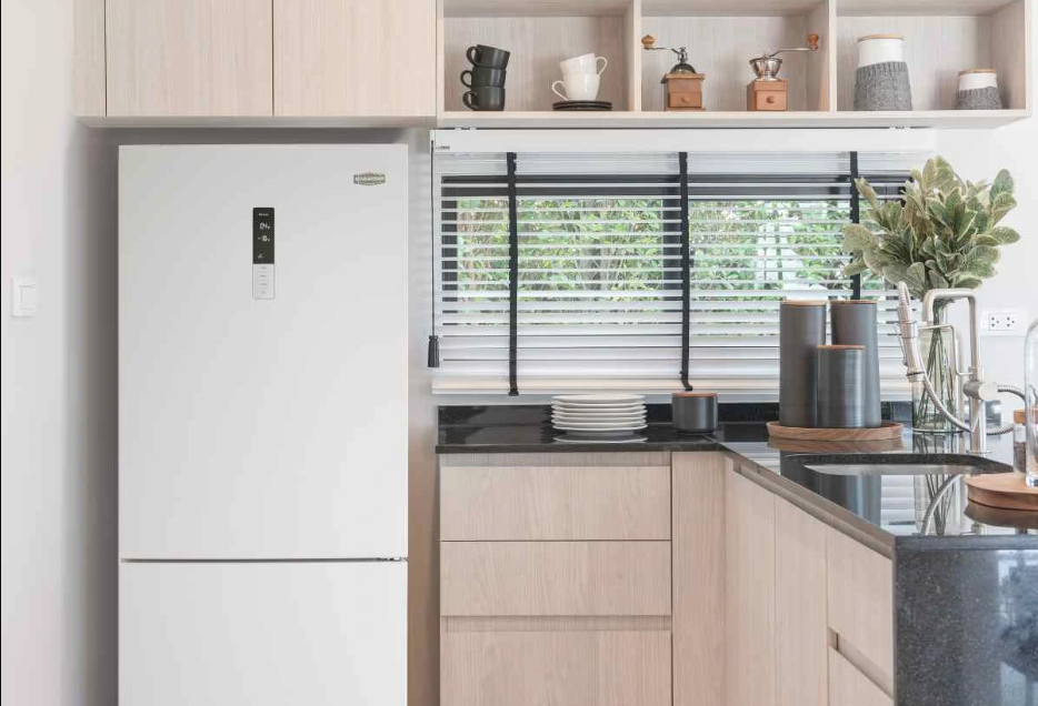 Marathon Mff105wbm Deluxe 10.5 Cu.ft. Frost Free Bottom Mount Refrigerator User Manual