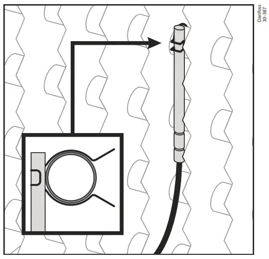 Danfoss AK-RC 305W-SD Temperature Controller for Walk In Coolers and Freezers - pipe