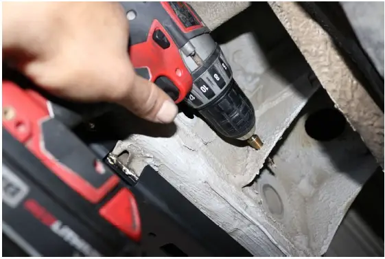 VAN-COMPASS-4022-2015-Present-Mercedes-Sprinter-4x4-Rocker-Guards-fig-17