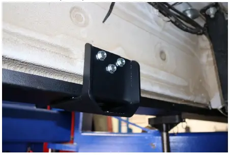 VAN-COMPASS-4022-2015-Present-Mercedes-Sprinter-4x4-Rocker-Guards-fig-21