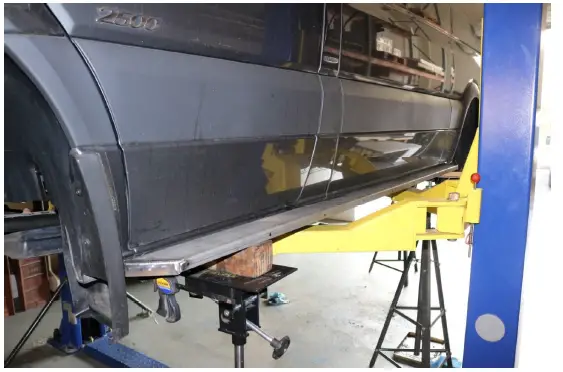 VAN-COMPASS-4022-2015-Present-Mercedes-Sprinter-4x4-Rocker-Guards-fig-5