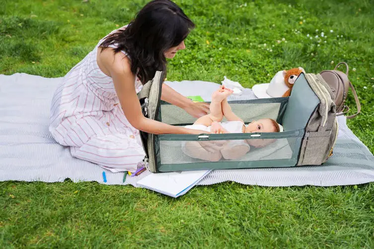 Orbis Orbagcrgrya 2-in-1 Diaper Bag And Travel Crib User Guide