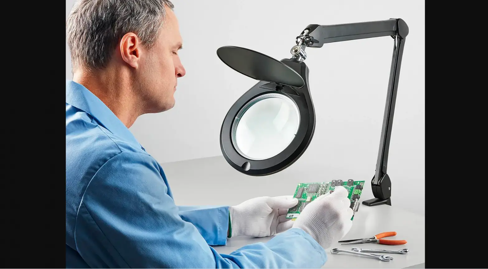 Uline H-6546 Industrial Led Magnifier User Guide