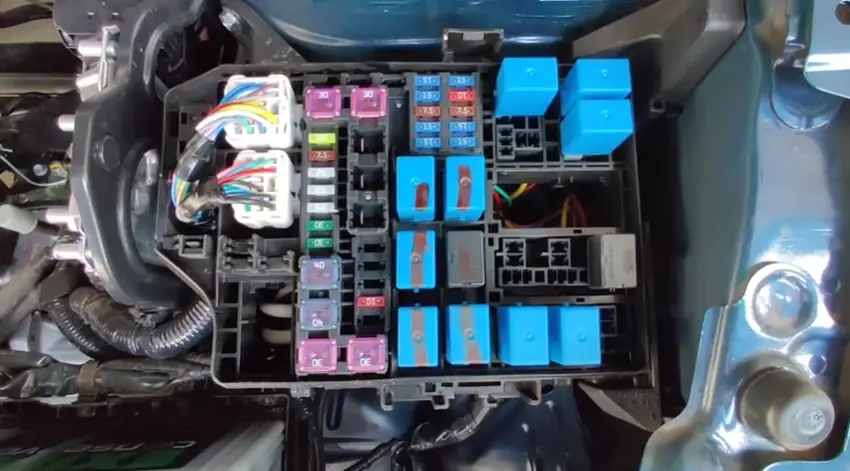 Suzuki S-cross Fuse Box Diagram