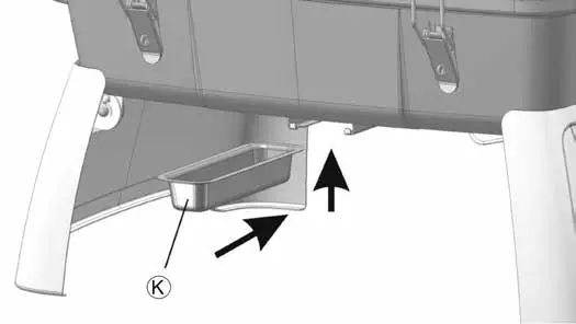 FIG 19 Slide the fat cup into the guides as shown.jpg