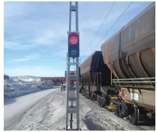 led led TP 300 Traffic Signal Light - Side view of pedestrian lights 8