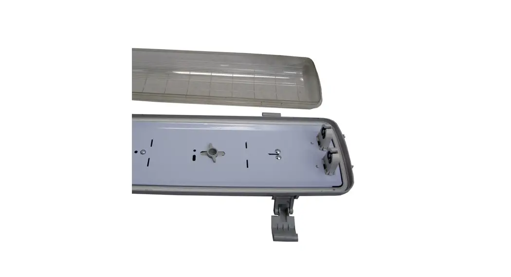 Homeselects 6219 T-8 Vapor Tight Light Instruction Manual Homeselects 6219 T-8 Vapor Tight Light Instruction Manual