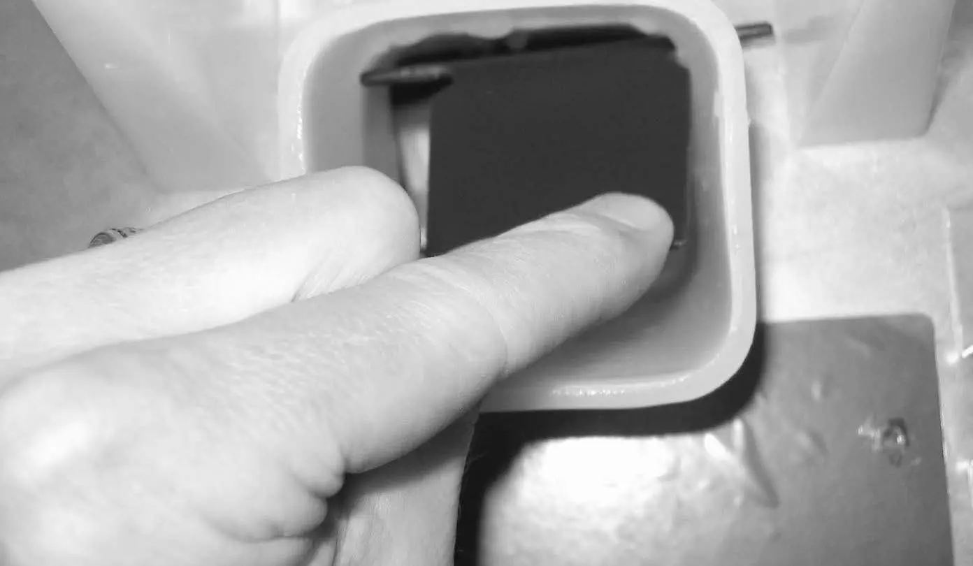 MANITOWOC-SPA-160-120-lbs-Ice-Storage-Dispenser-17