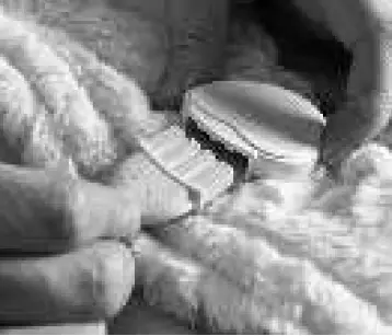 LAKELAND 63716 Arctic Ice Faux Fur Heated Throw 03