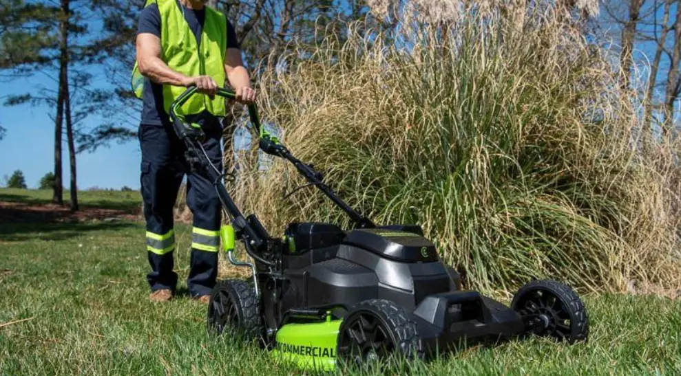 Husqvarna W520 Professional Walk-behind Mower User Manual