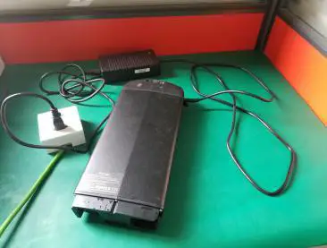 FIG 25 CHARGING THE BATTERY