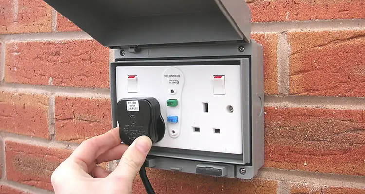 Cleveriq Outdoor Smart Plug User Manual