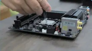 InWin SR2436PRO All-In-One Twin Turbines Liquid CPU- lInstallation Guide