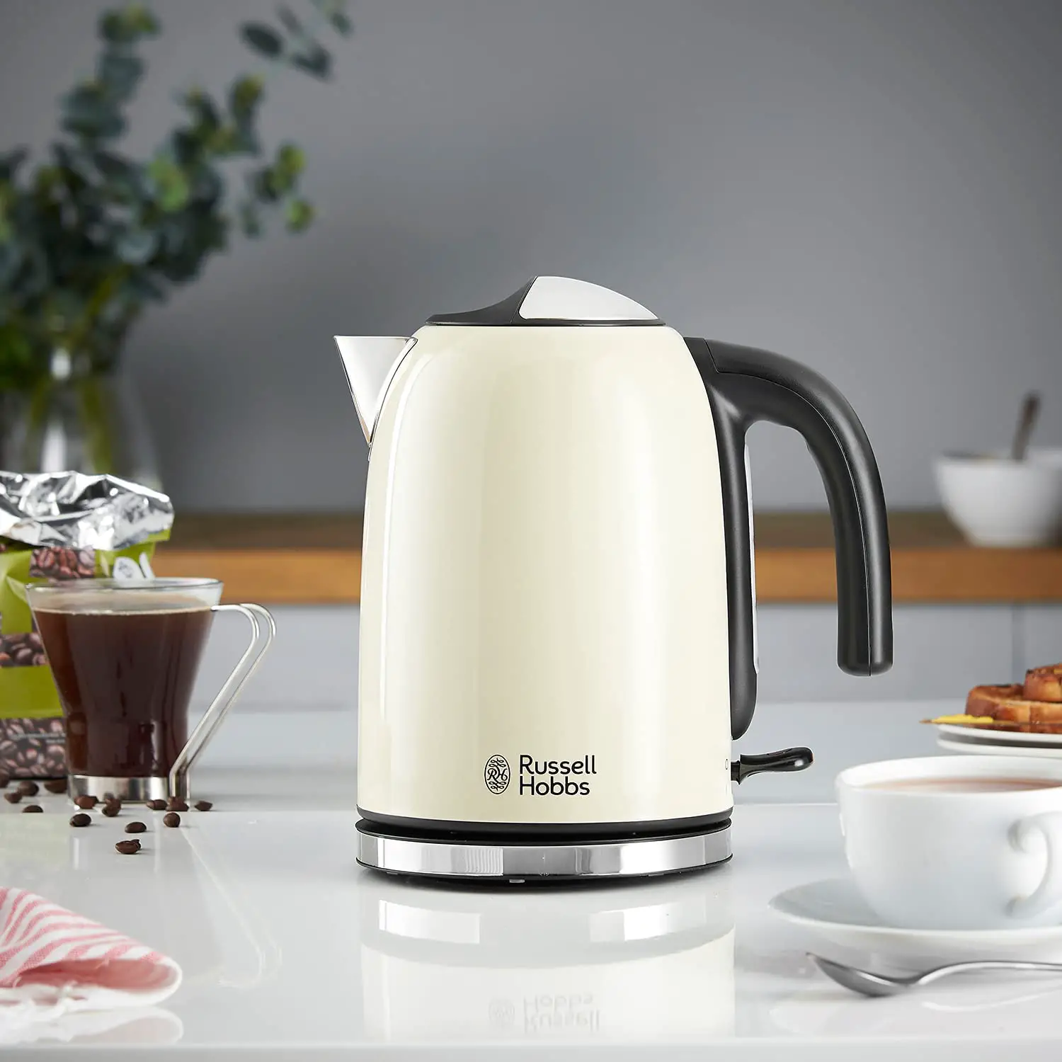 Russell Hobbs Electric Kettle N20415-70 User Manual