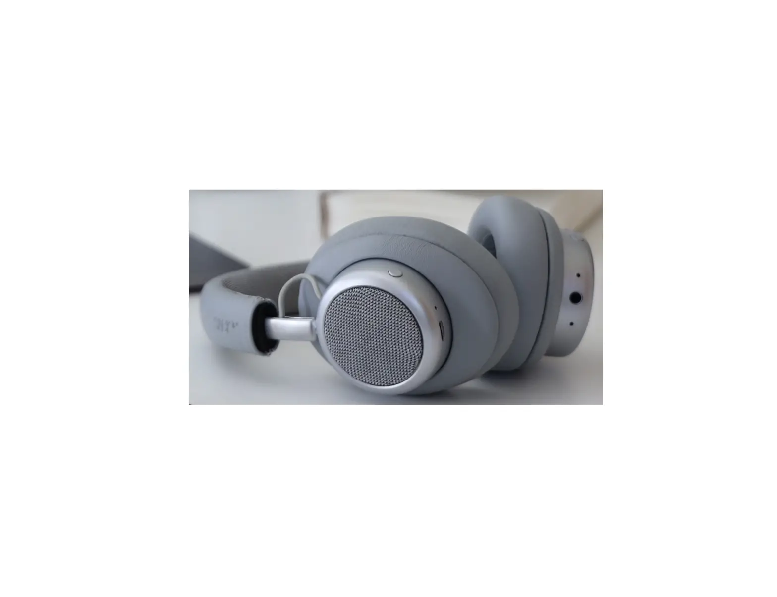 Sackit Touchit Over-ear Active Noise Cancellation Headphone User Manual Sackit Touchit Over-ear Active Noise Cancellation Headphone User Manual