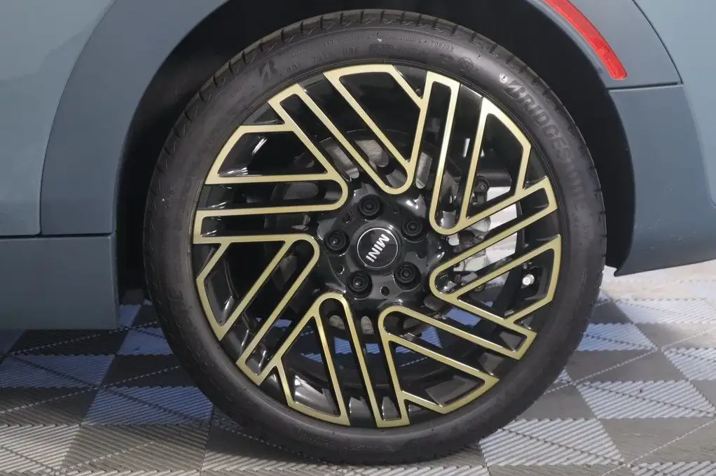 Mini 2023 Tire Manufacturer User Guide