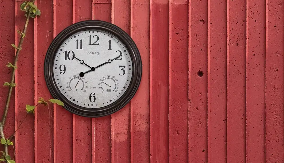 La Crosse 435-3239 15.5-inch Indoor Outdoor Lighted Leaves Wall Clock User Manual La Crosse 435-3239 15.5-inch Indoor Outdoor Lighted Leaves Wall Clock User Manual