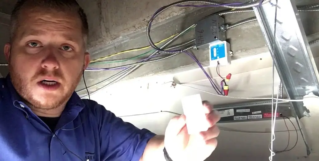 Lutron Urmjs-8t-dv-b Dimming Module Installation Guide Lutron Urmjs-8t-dv-b Dimming Module Installation Guide