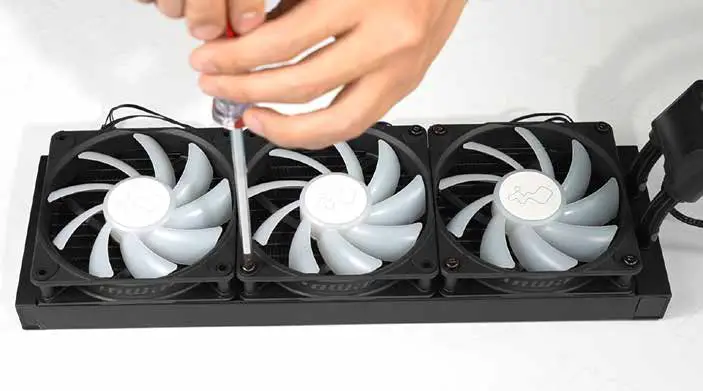 Install AL120 Fans to Radiator 03