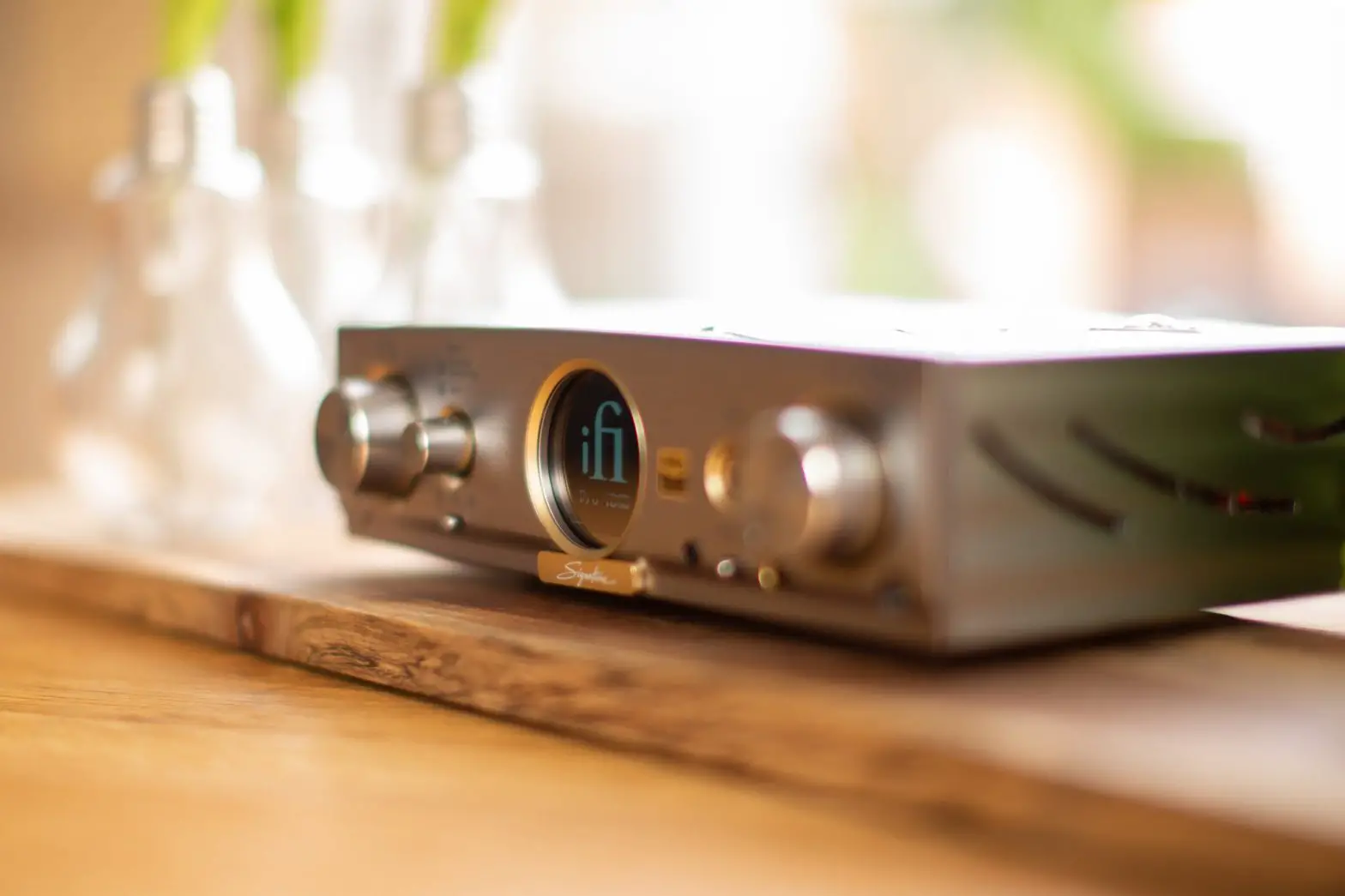 Pro Idsd Signature Solid State And Tube Headphone Amplifier User Manual