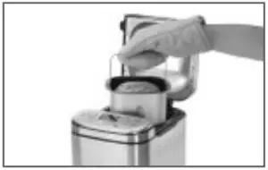 Cuisinart CBK-110 - Removing kneading paddle