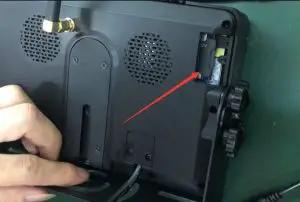 Shenzhen Longhui Electronics A9 Car Wireless Reversing Display - Memory card installation