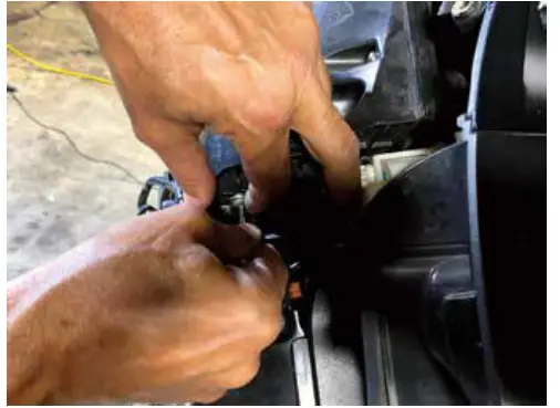 BOSS Harley Davidson front system - Speaker installation 2