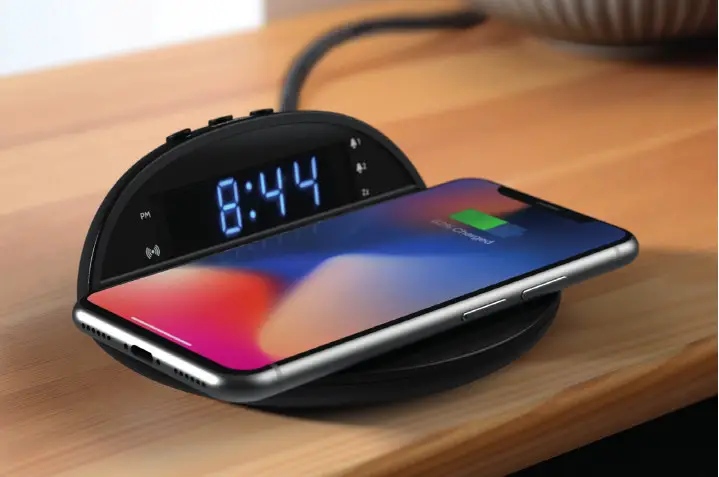 i box Slick 79271PI Alarm Clock with Wireless Charging - Cover