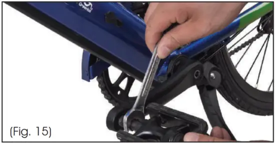 ATTACHING THE PEDALS