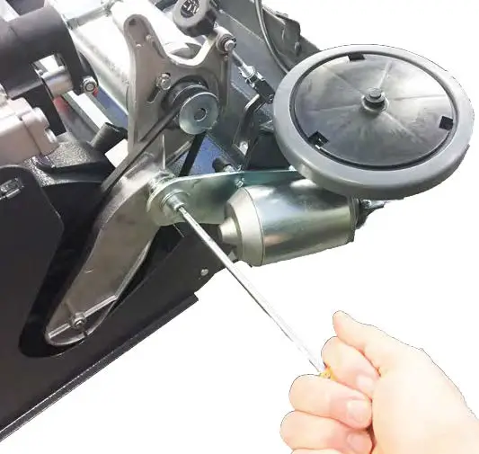 FIG 16 REPLACING THE CENTRE BRUSH BELT.jpg