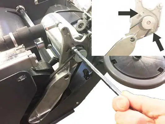 FIG 18 REPLACING THE CENTRE BRUSH BELT.jpg