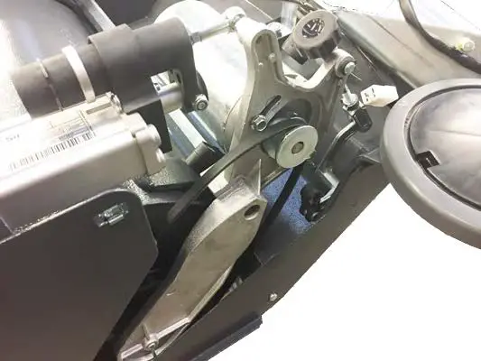 FIG 19 REPLACING THE CENTRE BRUSH BELT.jpg