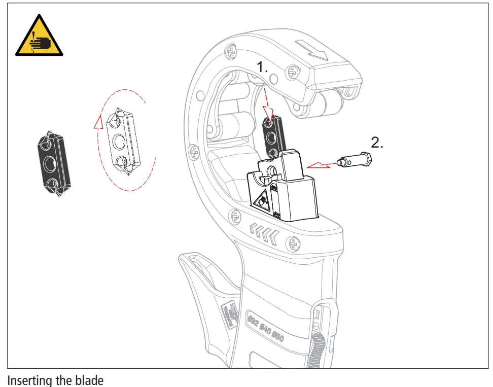 KNIPEX 90 23 01 BK DP50 Pipe Cutter - Inserting the blade