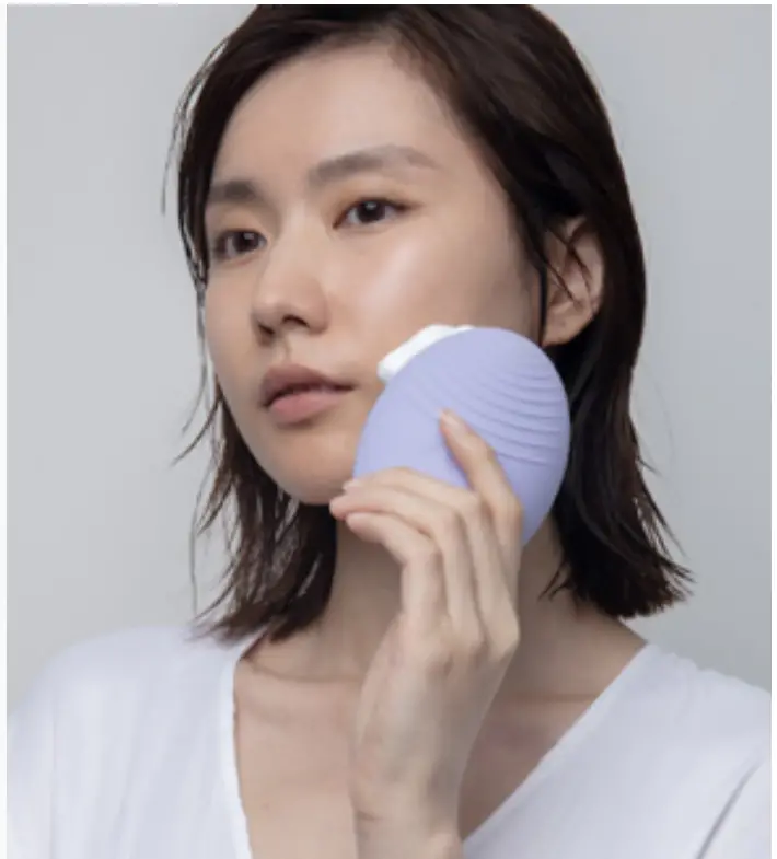 FOREO LUNA 4 2 In 1 Smart Facial Cleansing And Firming Device - FIG 2
