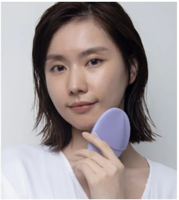 FOREO LUNA 4 2 In 1 Smart Facial Cleansing And Firming Device - FIG 3