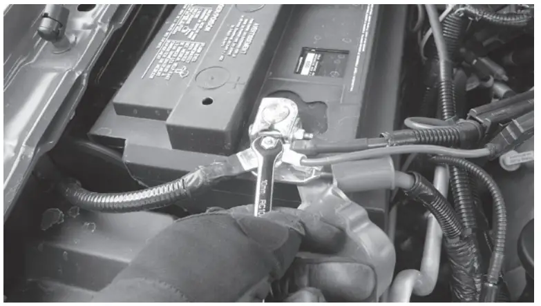 MTX Audio F250X00BK20A-TN Ford F-350 Super Cab Vehicle Specific Subwoofer Enclosure Owner's - Ground amplifier