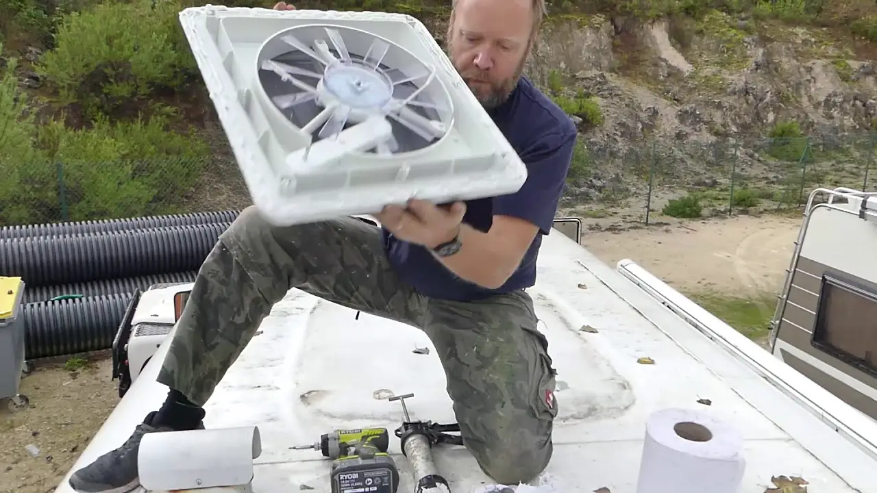 Fiamma M319 Additional Turbo Fan Kit Turbo-vent 28 F Instruction Manual