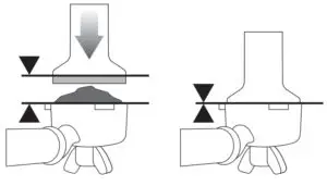 TAMPING THE GROUND COFFEE