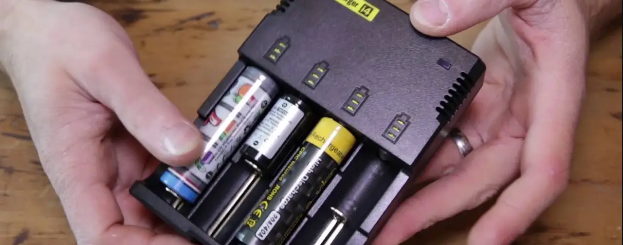 Nitecore I4 Intellicharger User Manual Nitecore I4 Intellicharger User Manual