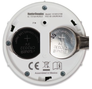 HunterDouglas PowerView Automation Gen 3 Remote Control User Manual - REPLACING BATTERIES 2