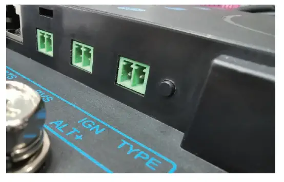 RENOGY-RBC3050D1S-30A Dual-Input-DC-DC-On-Board Battery-Charger-10