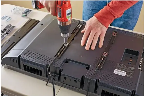 BLACK-DECKER-Wall-Mount-a-TV-1