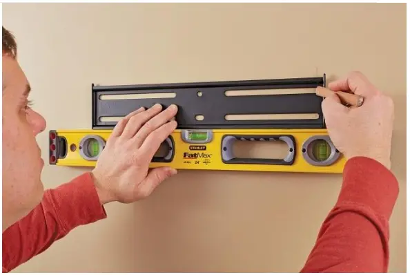 BLACK-DECKER-Wall-Mount-a-TV-3