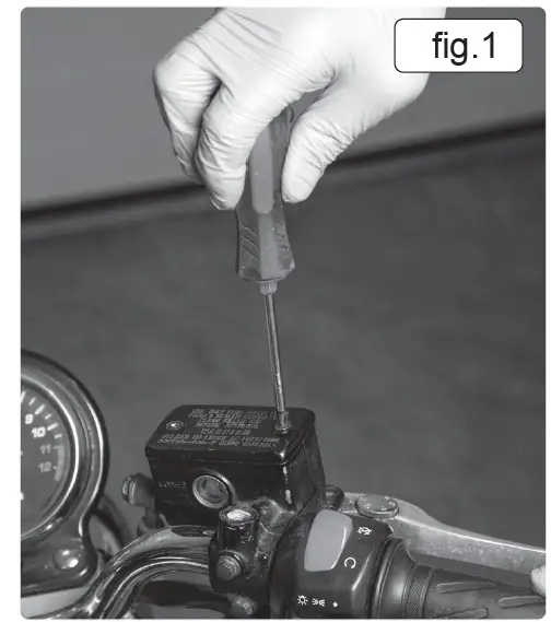 SEALEY VS020TC 1L Pneumatic Vacuum Single and Twin Brake Caliper-Clutch Bleeder FIG 1