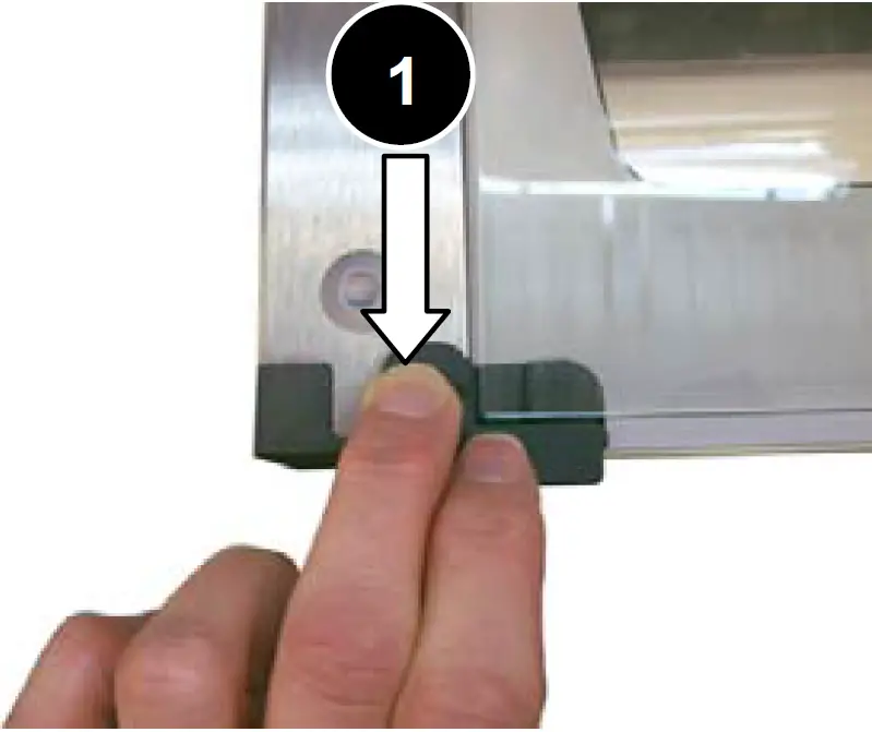 CLEANING THE OVEN DOOR GLASS 02