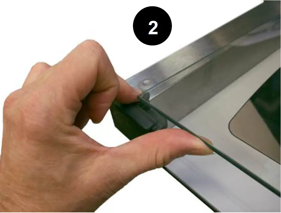 CLEANING THE OVEN DOOR GLASS 03