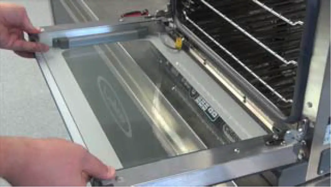 REPLACEMENT OF DOOR LAMP 01