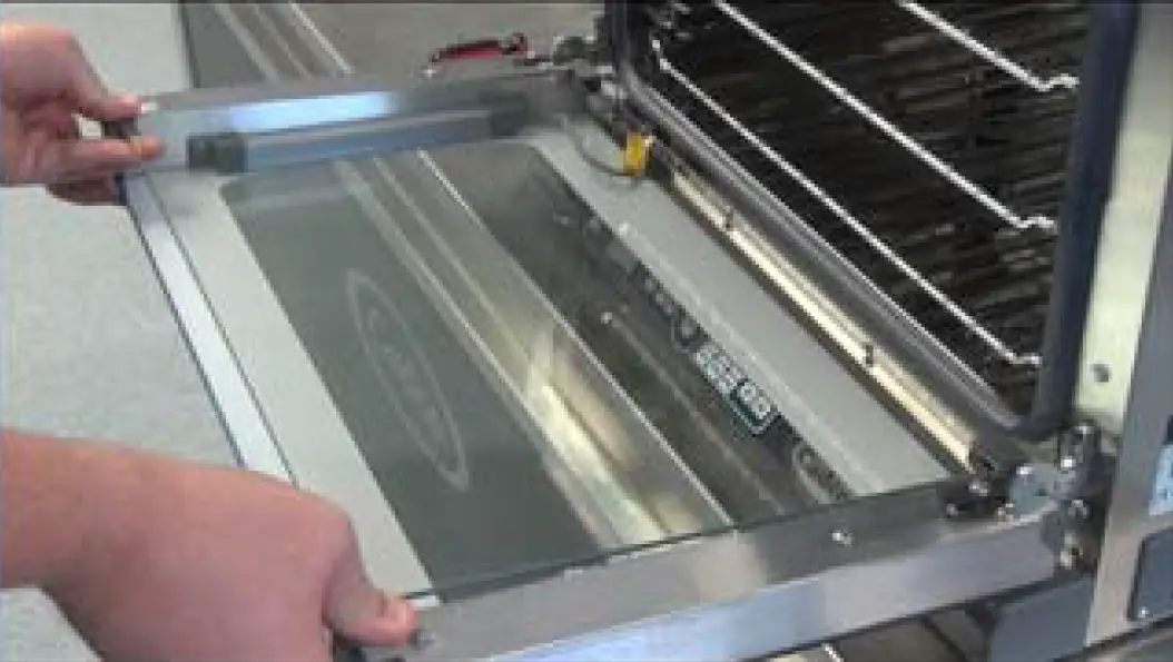 REPLACEMENT OF DOOR LAMP 02