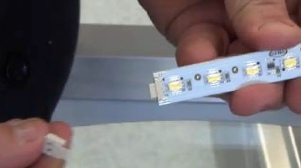 REPLACEMENT OF DOOR LAMP 11